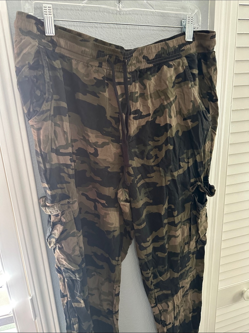 Women Camo Cargo Pants - Green Camouflage
